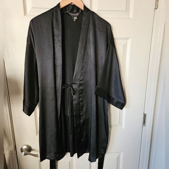Victoria's Secret Black Satin Robe - Picture 4 of 10